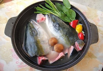  【成都火锅培训】四川鱼头火锅秘制香料、汤底