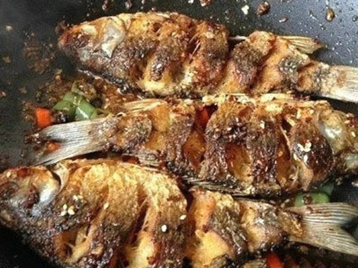 好吃到停不下筷子的香酥烤鱼，做法简单，少油少盐，吃起来更健康