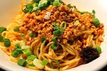 陕西面食好吃的诀窍在这，油泼辣子做的好，面食咋做都好吃！