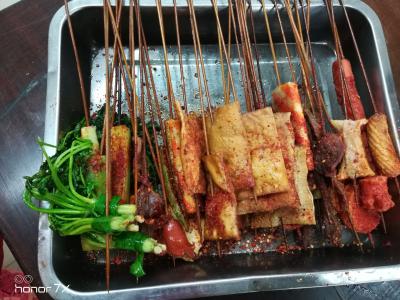 油炸串串香技术培训要收多少学费？没有时间限制