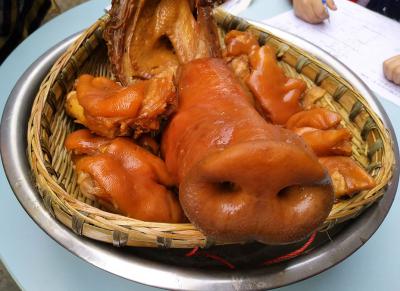 ?成都熟食卤菜技术培训哪家好?学员后期反复学直到学会为止
