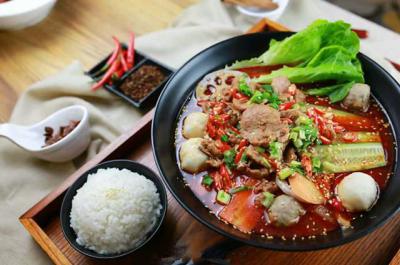冒菜培训技术培训哪家强？教你底料的炒制