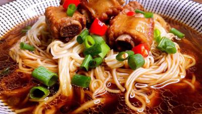 有哪些培训面食机构？蜀味缘面食技术培训学校费用解析